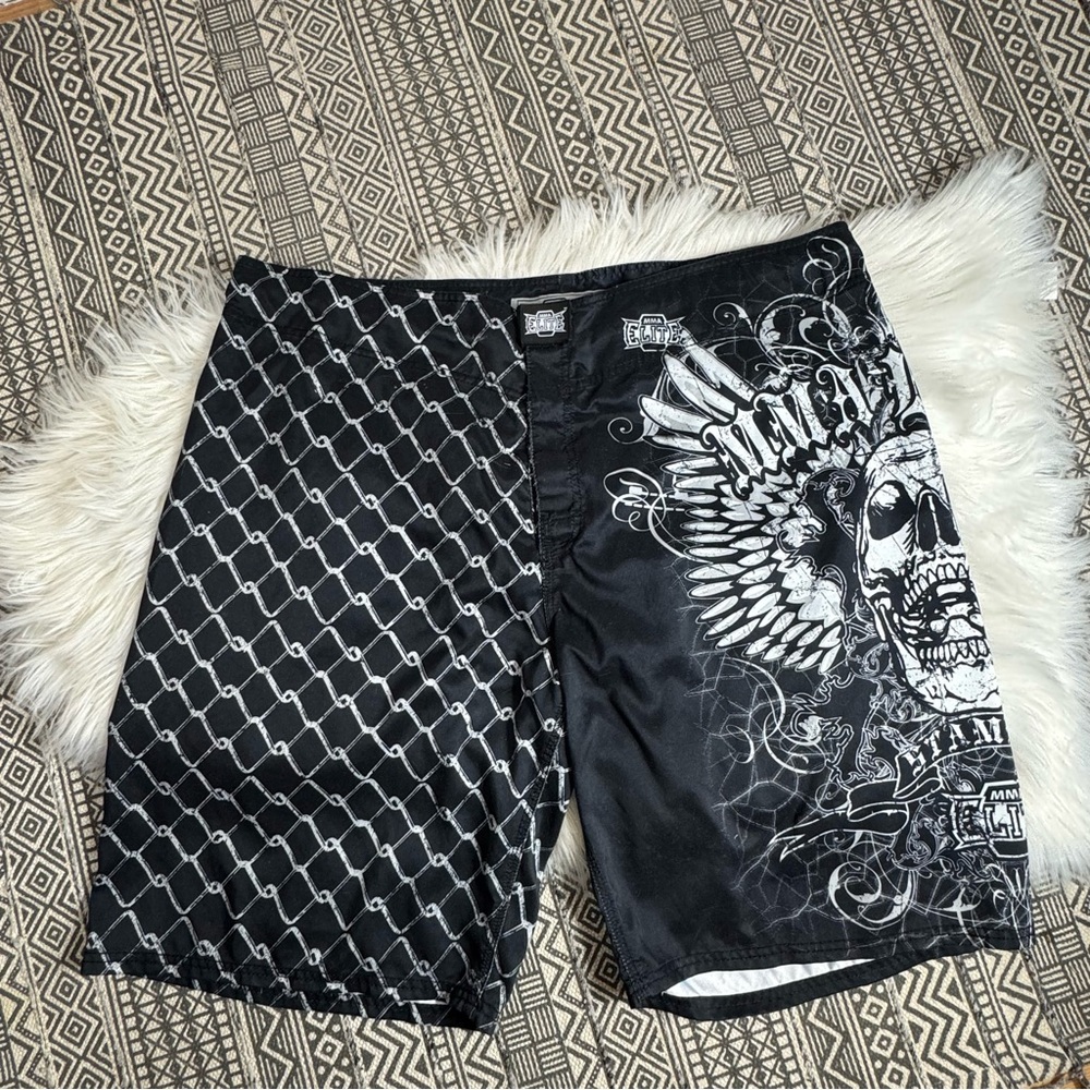 MMA Elite Fighting Shorts Men's Medium Black Skull Wings Cage Design Training